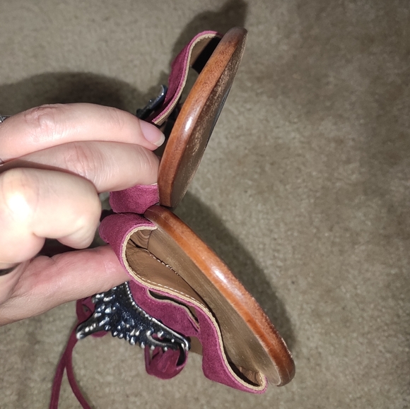 ENRICO FANTINI Garnet Suede Metal Starfish Flat Sandals - Picture 7 of 13